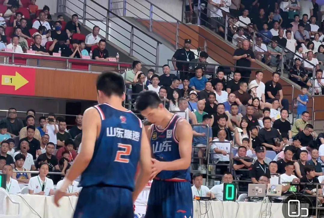 Nine Gaming-包含山东男篮训练开放日，关键时刻内部沟通引欢呼，社区盾在即，医务组通报恢复的词条