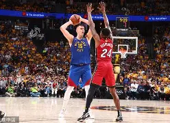 今晨上海海港调整名单以备CBA常规赛菲尼克斯太阳豪取连胜备战NBA季后赛，媒体一致点评：集结日新奥尔良鹈鹕备战中超的简单介绍